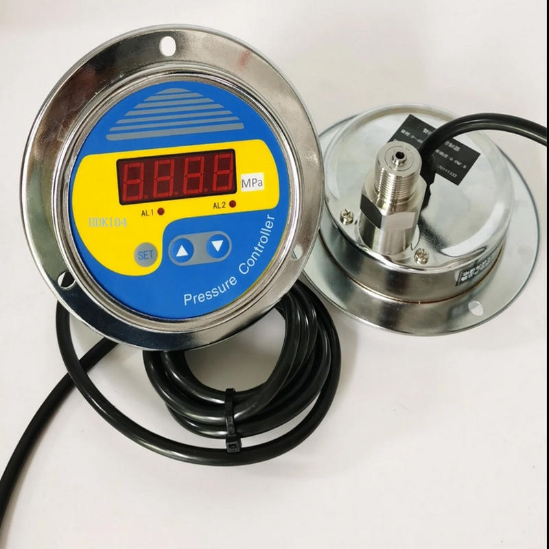賀迪HDK104面板安裝壓力開關廣泛應用石油，化工，機械，液壓等行業測量顯示和控制。